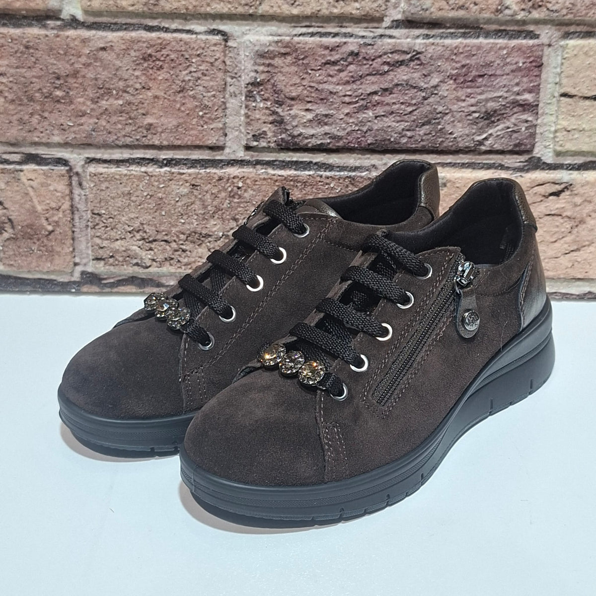 Scarpa comoda con lacci e lampo Enval Soft 22710 testa di moro