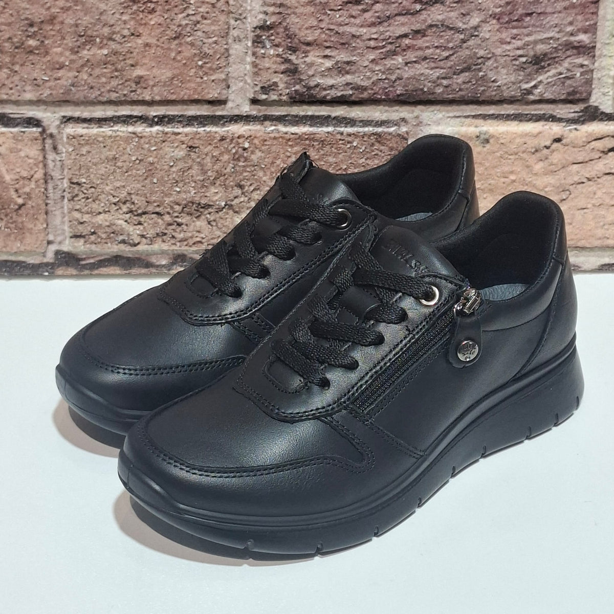 Scarpa comoda con lacci e lampo Enval Soft 22763 NERO