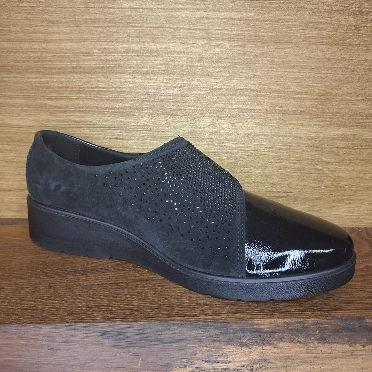 Scarpa con stretch Enval Soft 67616 NAPL NERO