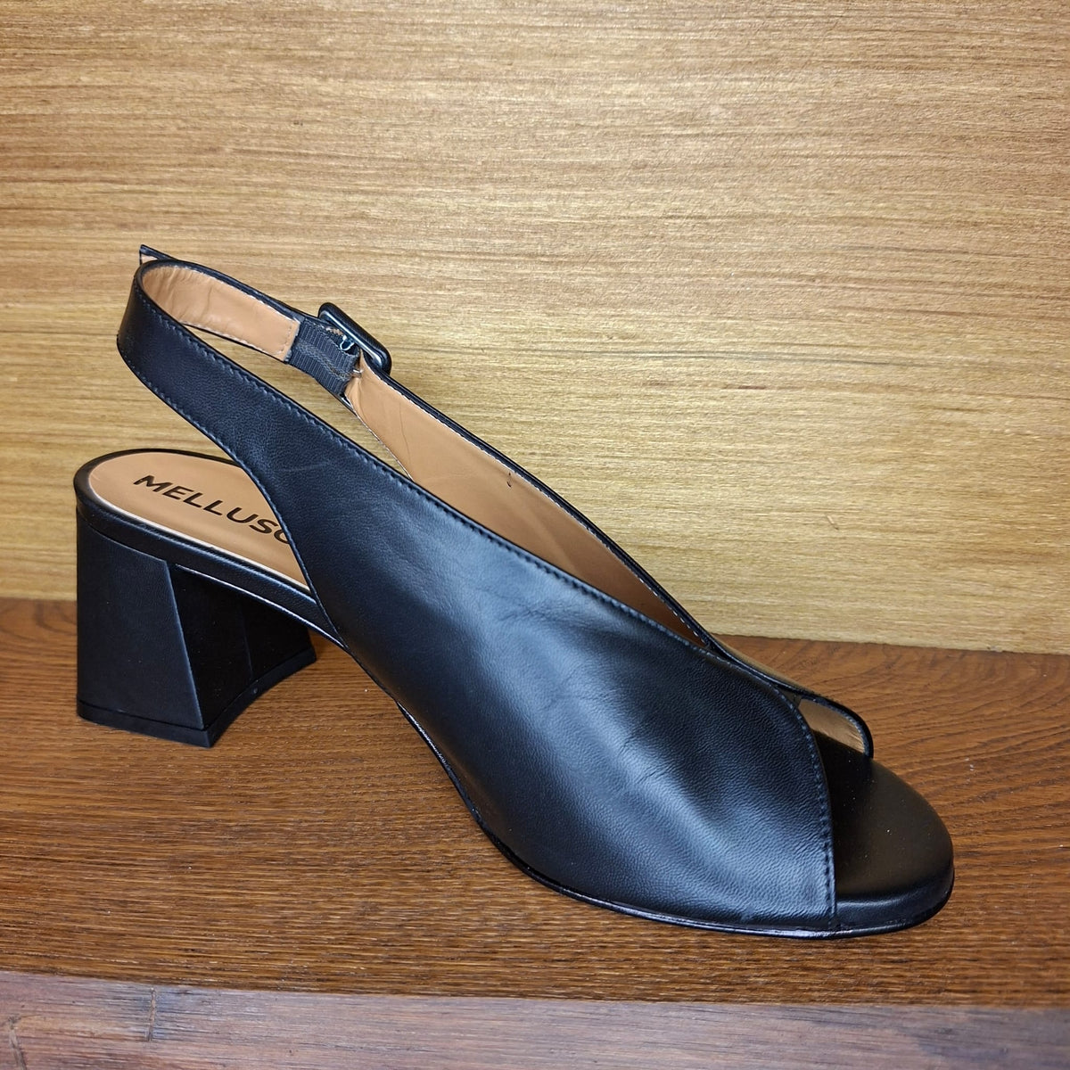 Sandalo in pelle con tacco Melluso N622W nero
