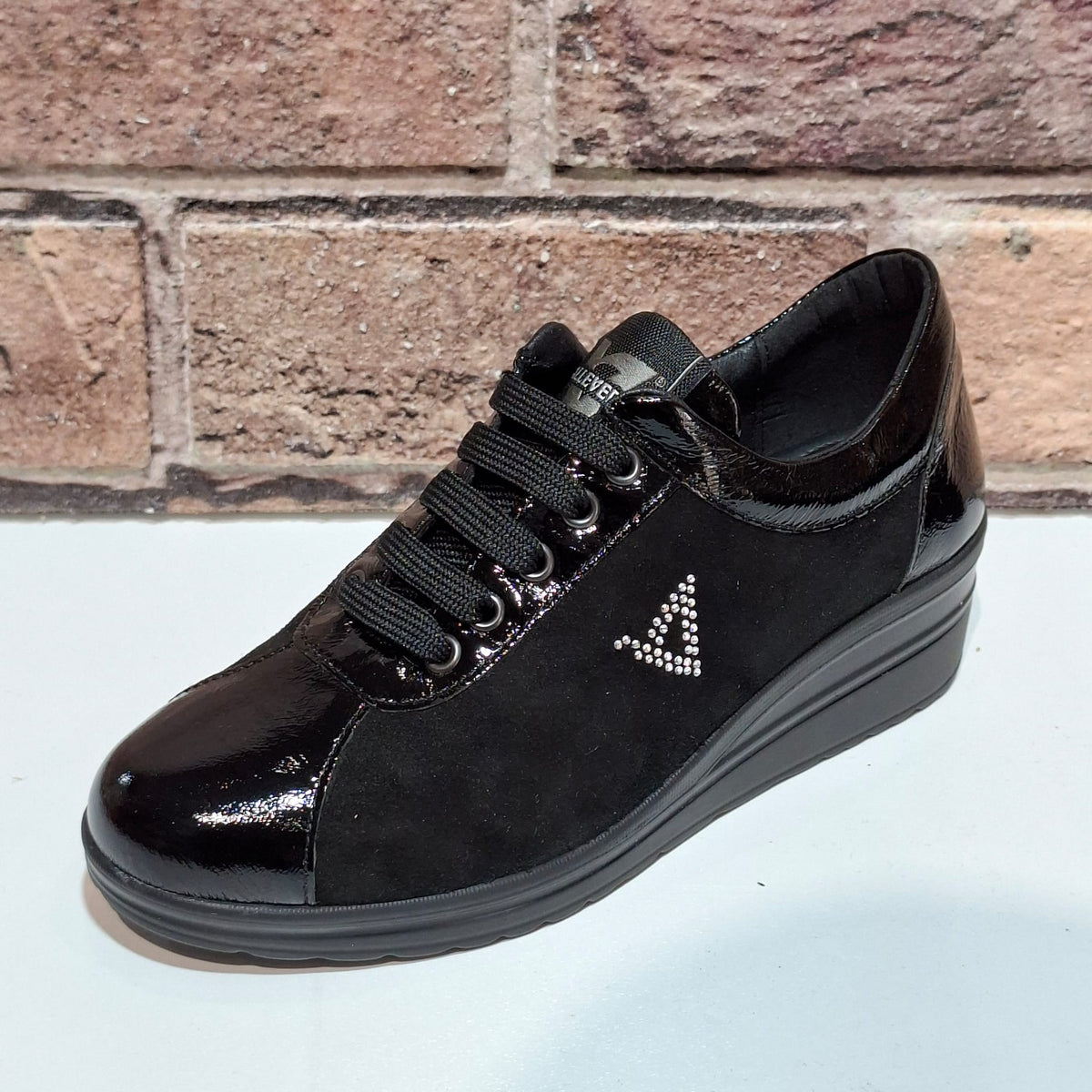 Scarpa donna con lacci VD204F black