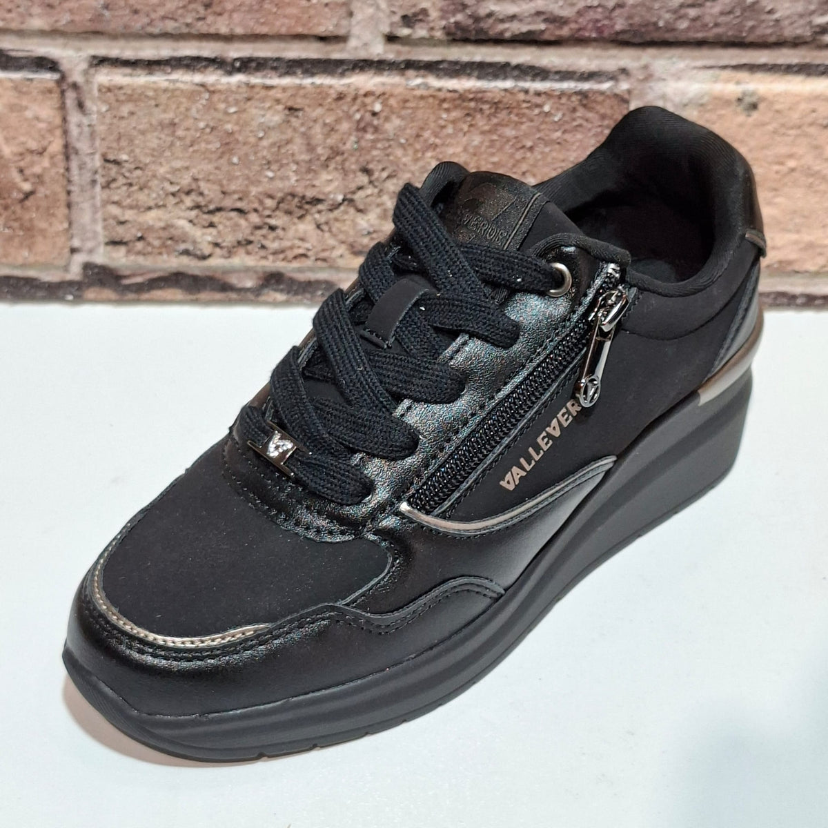 Scarpa donna con lacci VVCA521R nero