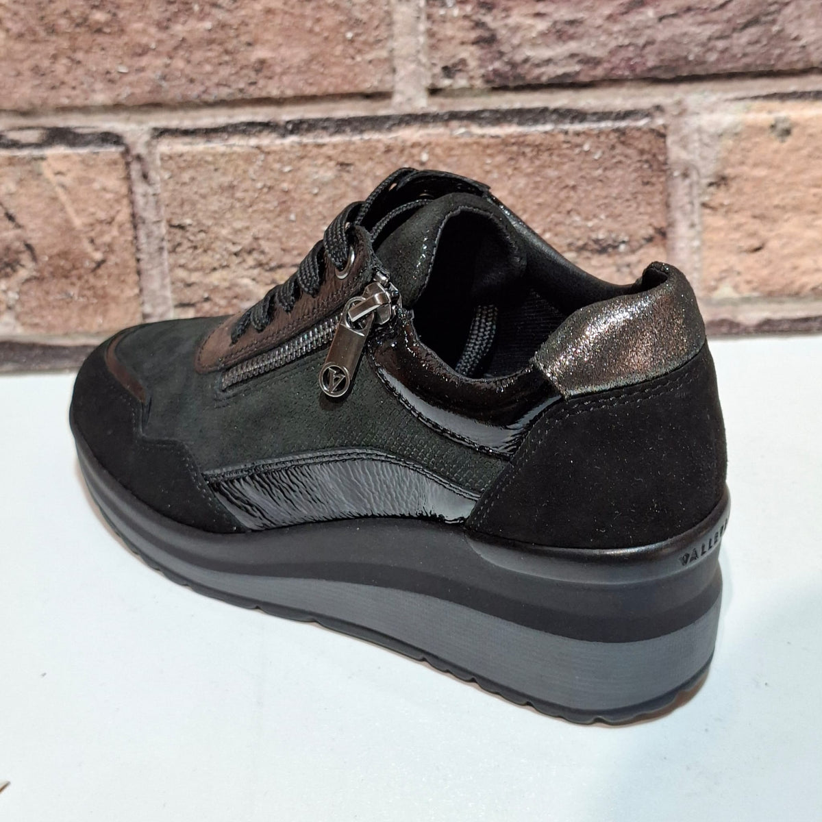 Scarpa donna con lacci VVCA554W nero