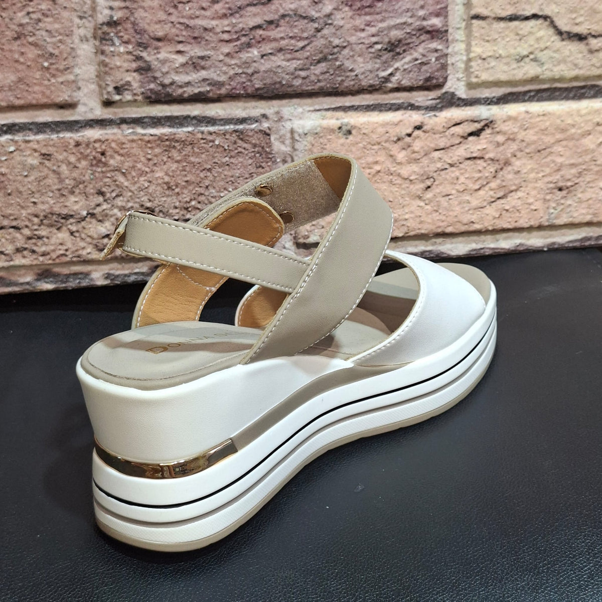 Sandalo donna con zeppa Donna serena 156076 Bianco platino