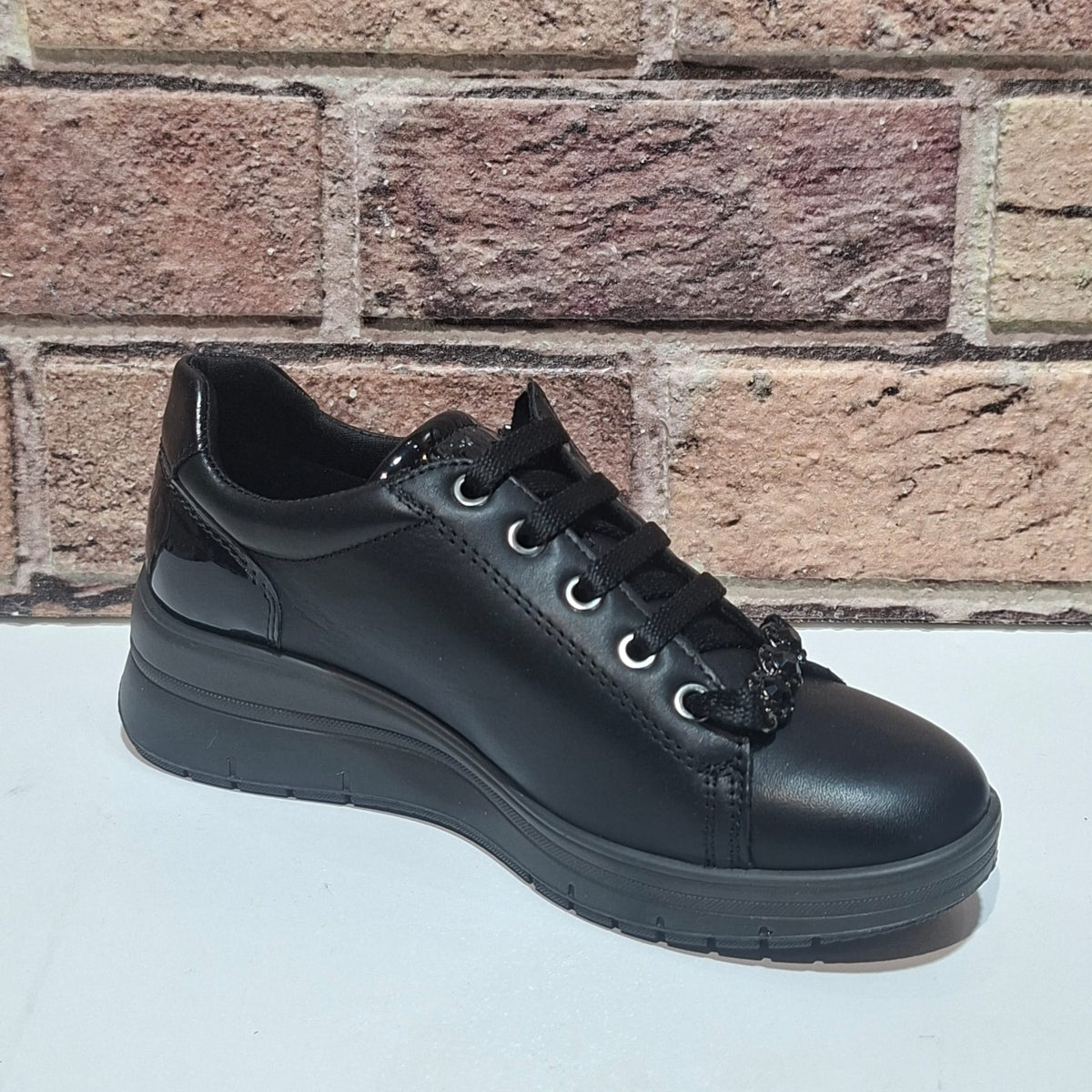 Scarpa comoda con lacci e lampo Enval Soft 22710 nero