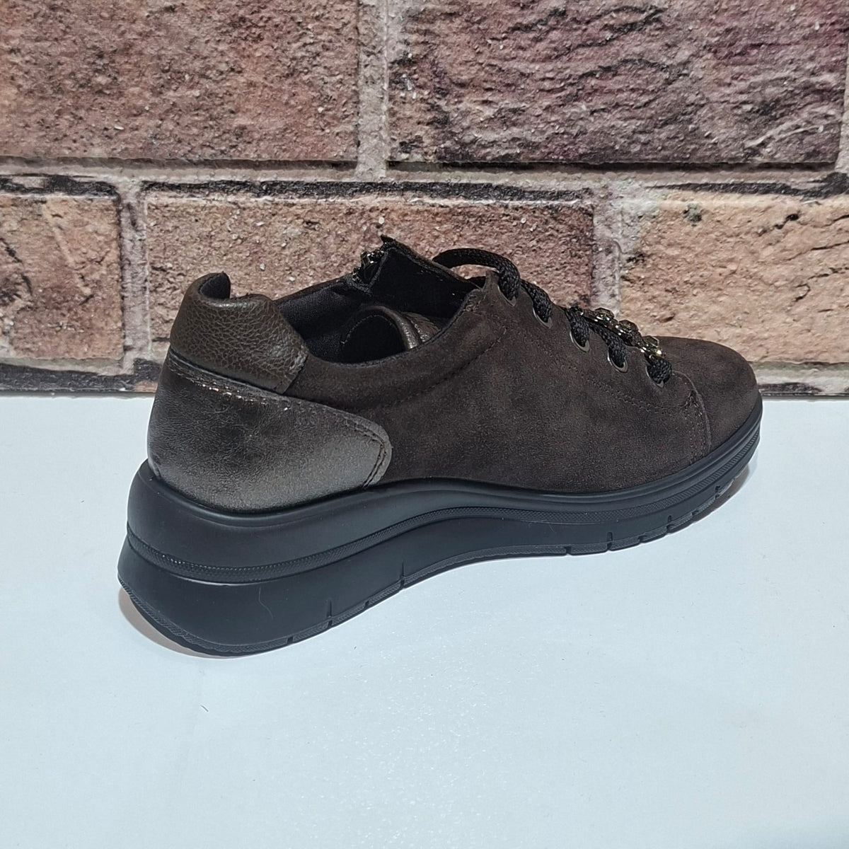 Scarpa comoda con lacci e lampo Enval Soft 22710 testa di moro