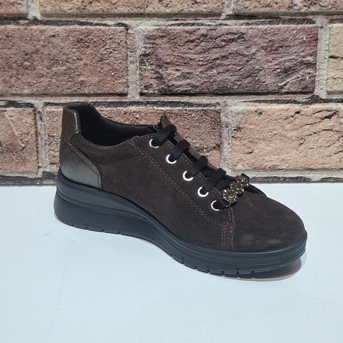 Scarpa comoda con lacci e lampo Enval Soft 22710 testa di moro