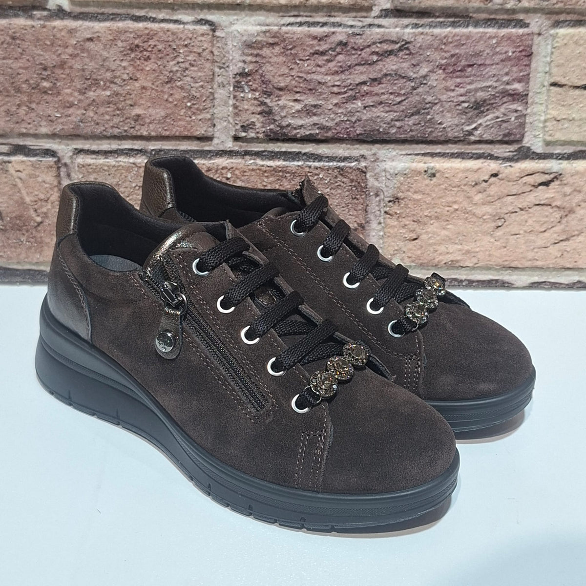 Scarpa comoda con lacci e lampo Enval Soft 22710 testa di moro