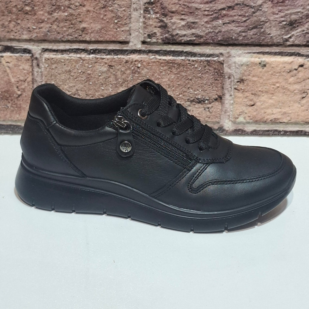 Scarpa comoda con lacci e lampo Enval Soft 22763 NERO