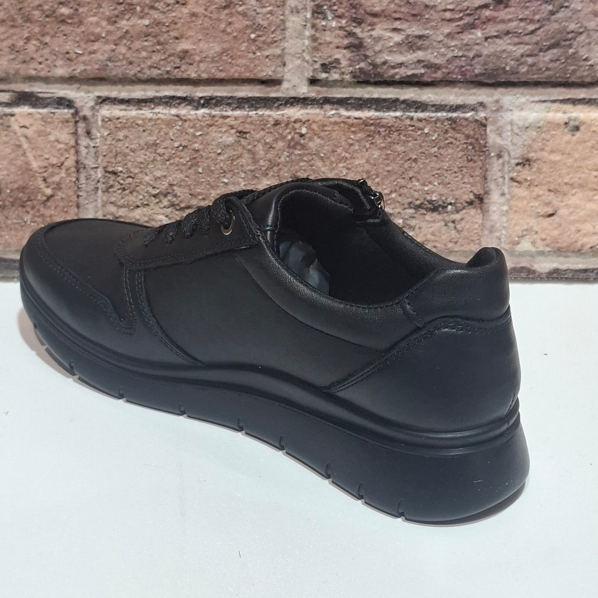 Scarpa comoda con lacci e lampo Enval Soft 22763 NERO