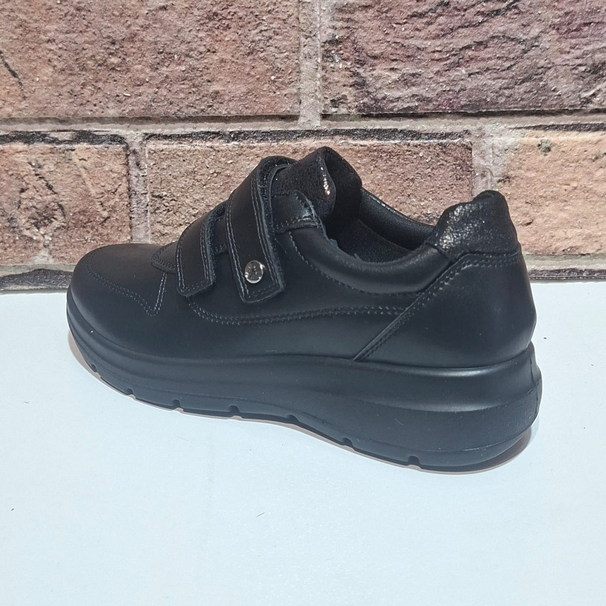 Scarpa comoda con doppio stretch Enval Soft nero 22878