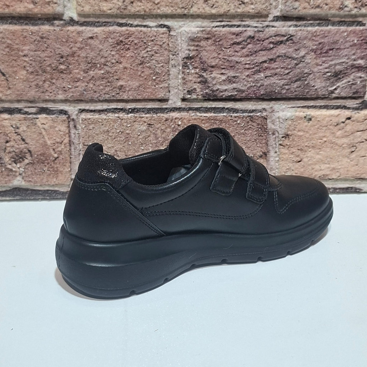 Scarpa comoda con doppio stretch Enval Soft nero 22878