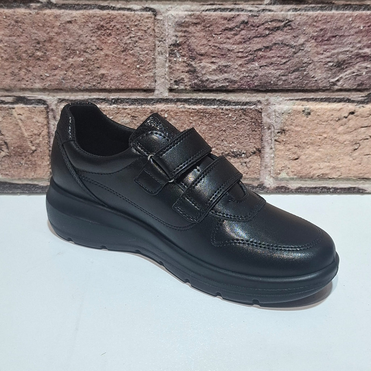 Scarpa comoda con doppio stretch Enval Soft nero 22878