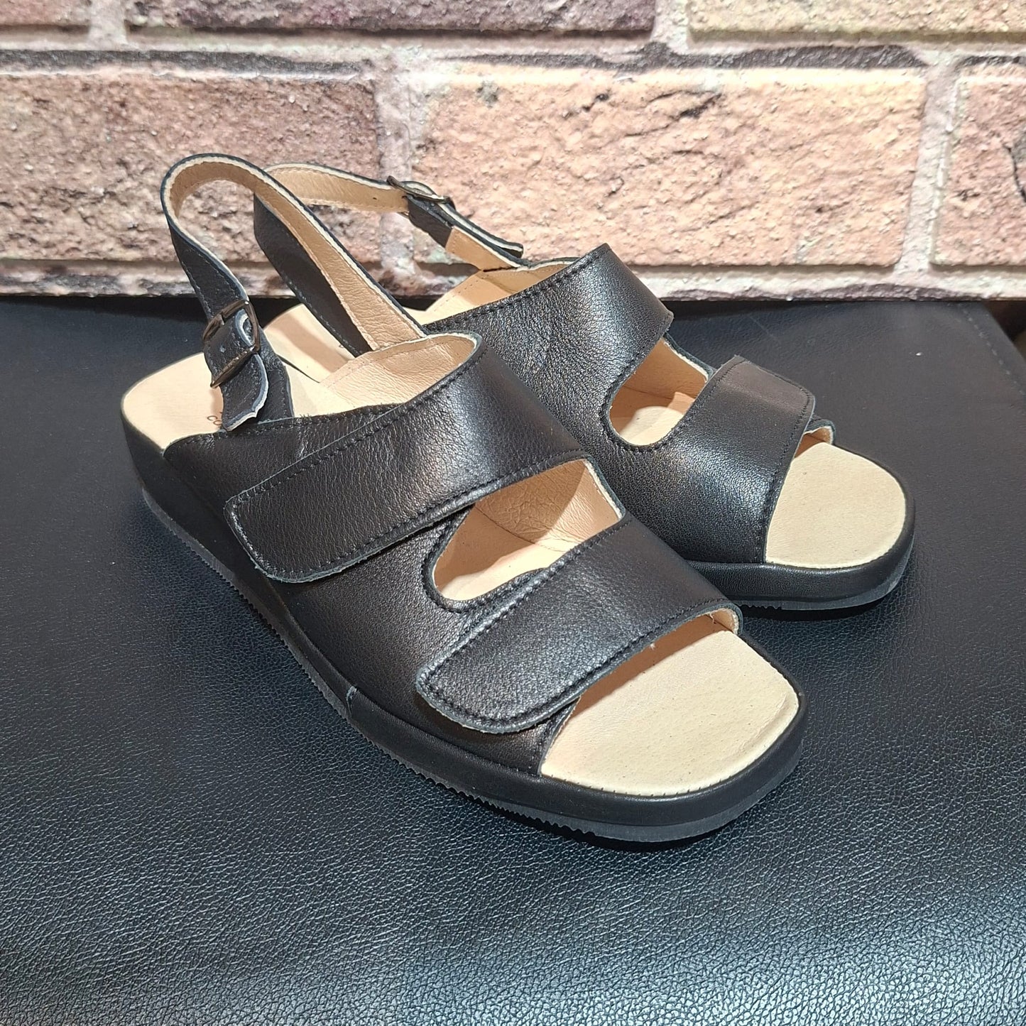Sandalo in pelle con doppio stretch Ziviani 3012 nero