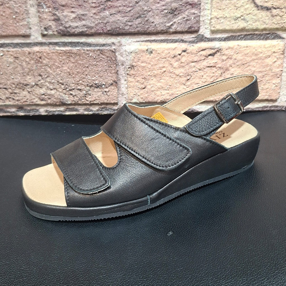 Sandalo in pelle con doppio stretch Ziviani 3012 nero