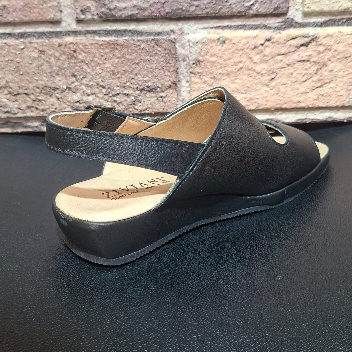 Sandalo in pelle con doppio stretch Ziviani 3012 nero