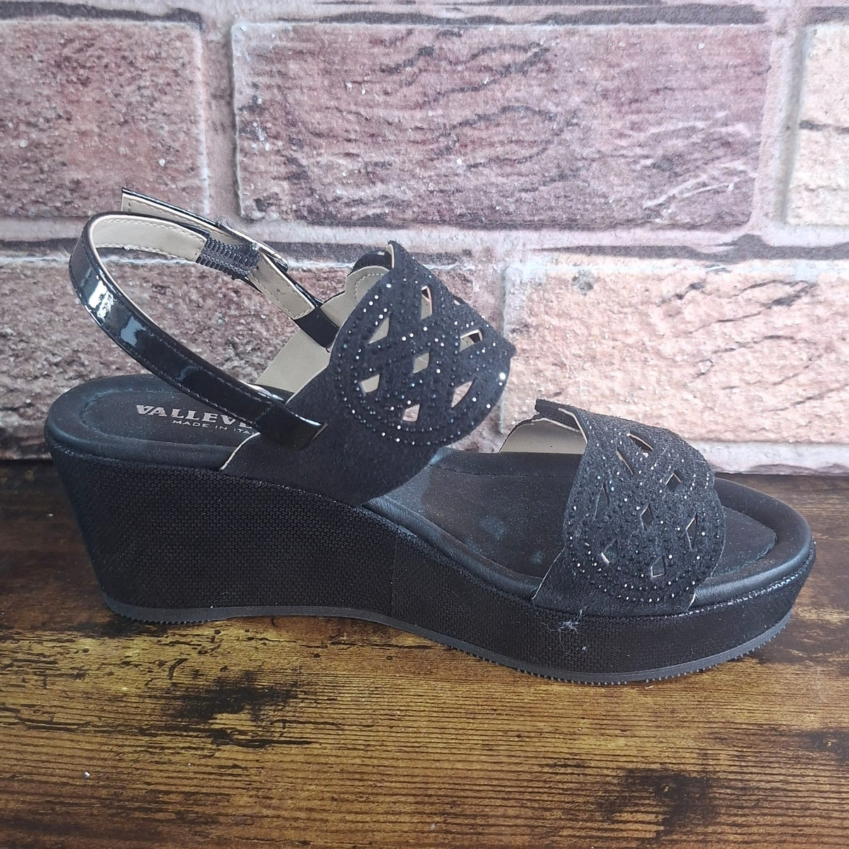 Sandalo Valleverde con doppio stretch e fibbia 32210 Nero