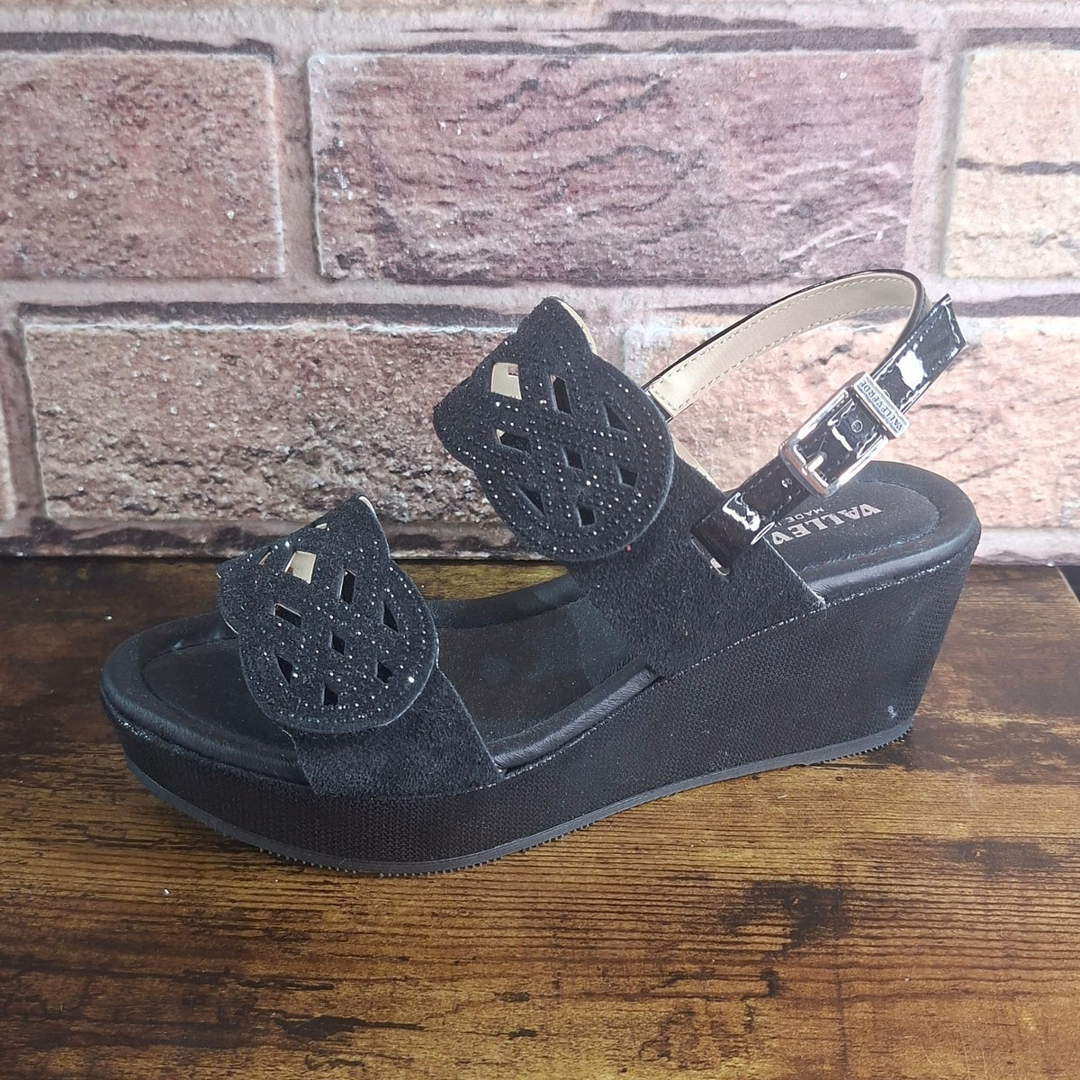 Sandalo Valleverde con doppio stretch e fibbia 32210 Nero