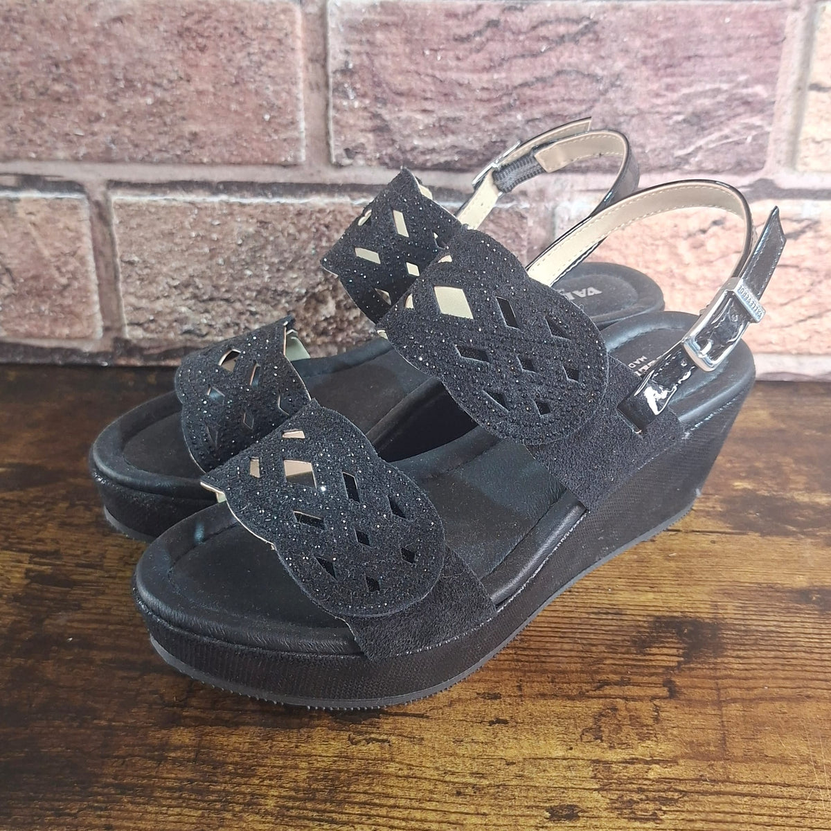 Sandalo Valleverde con doppio stretch e fibbia 32210 Nero