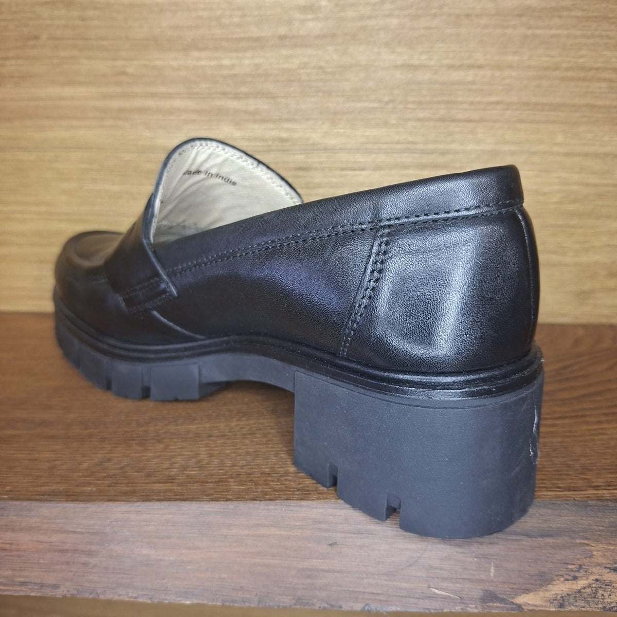 Mocassino con fondo pioggia in pelle Valleverde 47660 nero