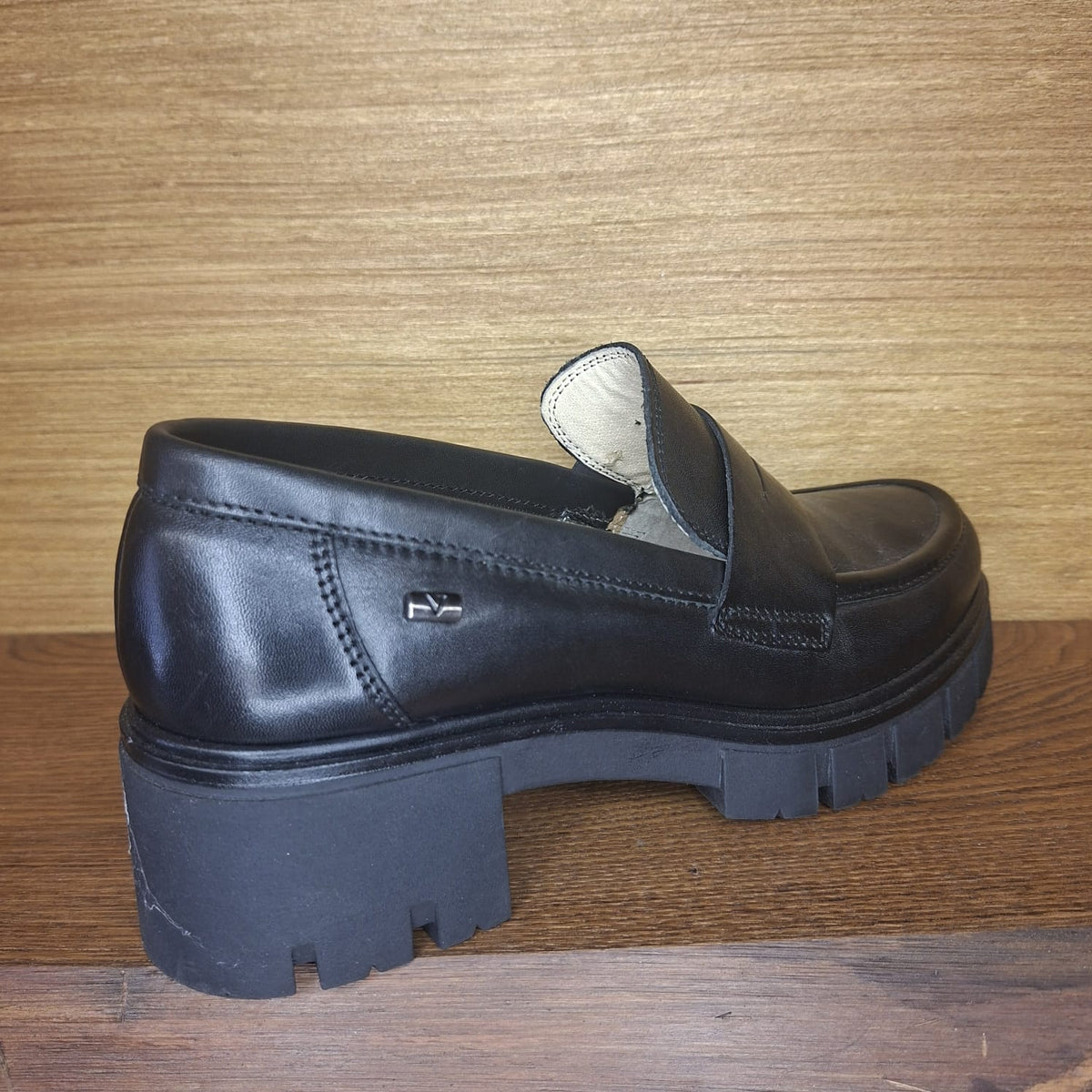 Mocassino con fondo pioggia in pelle Valleverde 47660 nero