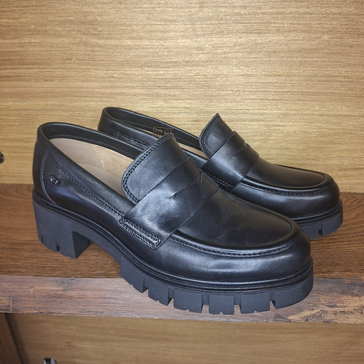 Mocassino con fondo pioggia in pelle Valleverde 47660 nero