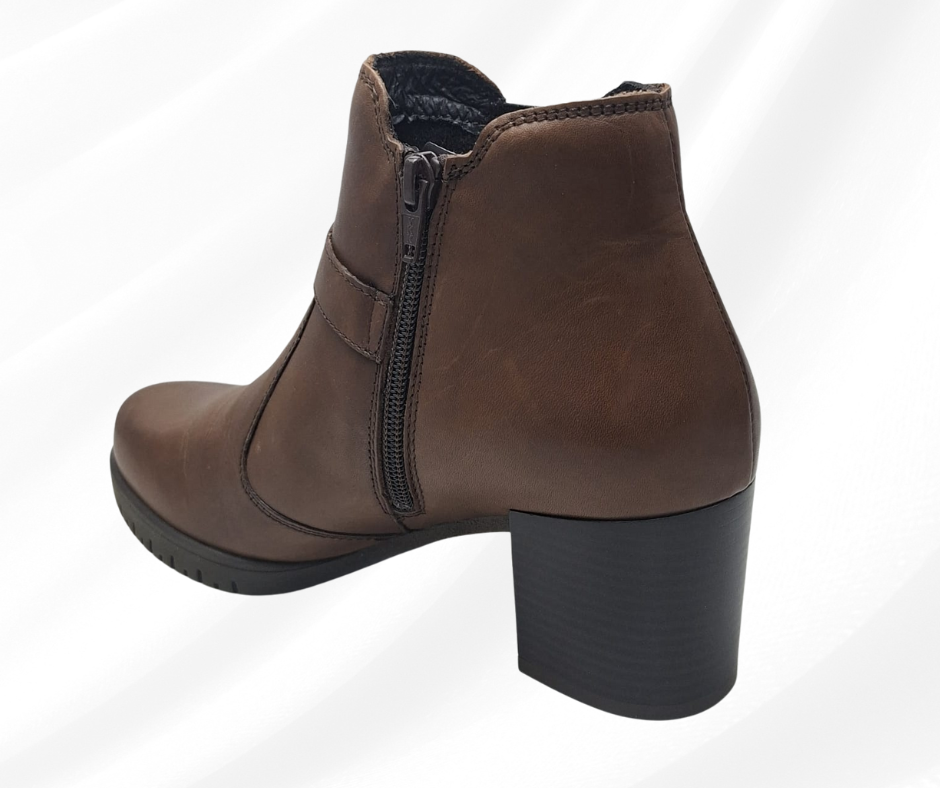 Stivaletto comodo in pelle con tacco Valleverde 49356