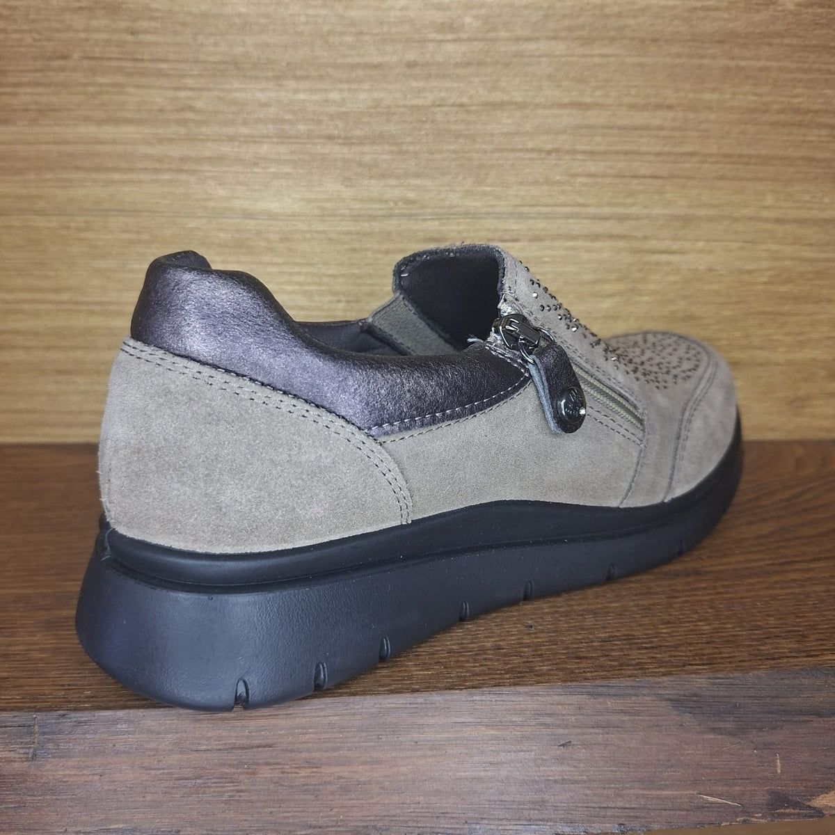 Sneaker con lampo Enval Soft 67651 FANGO