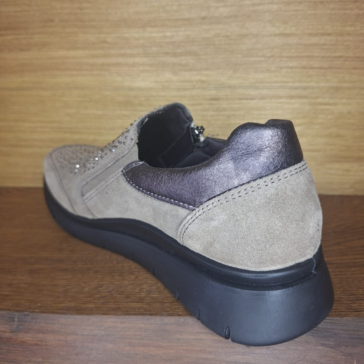 Sneaker con lampo Enval Soft 67651 FANGO