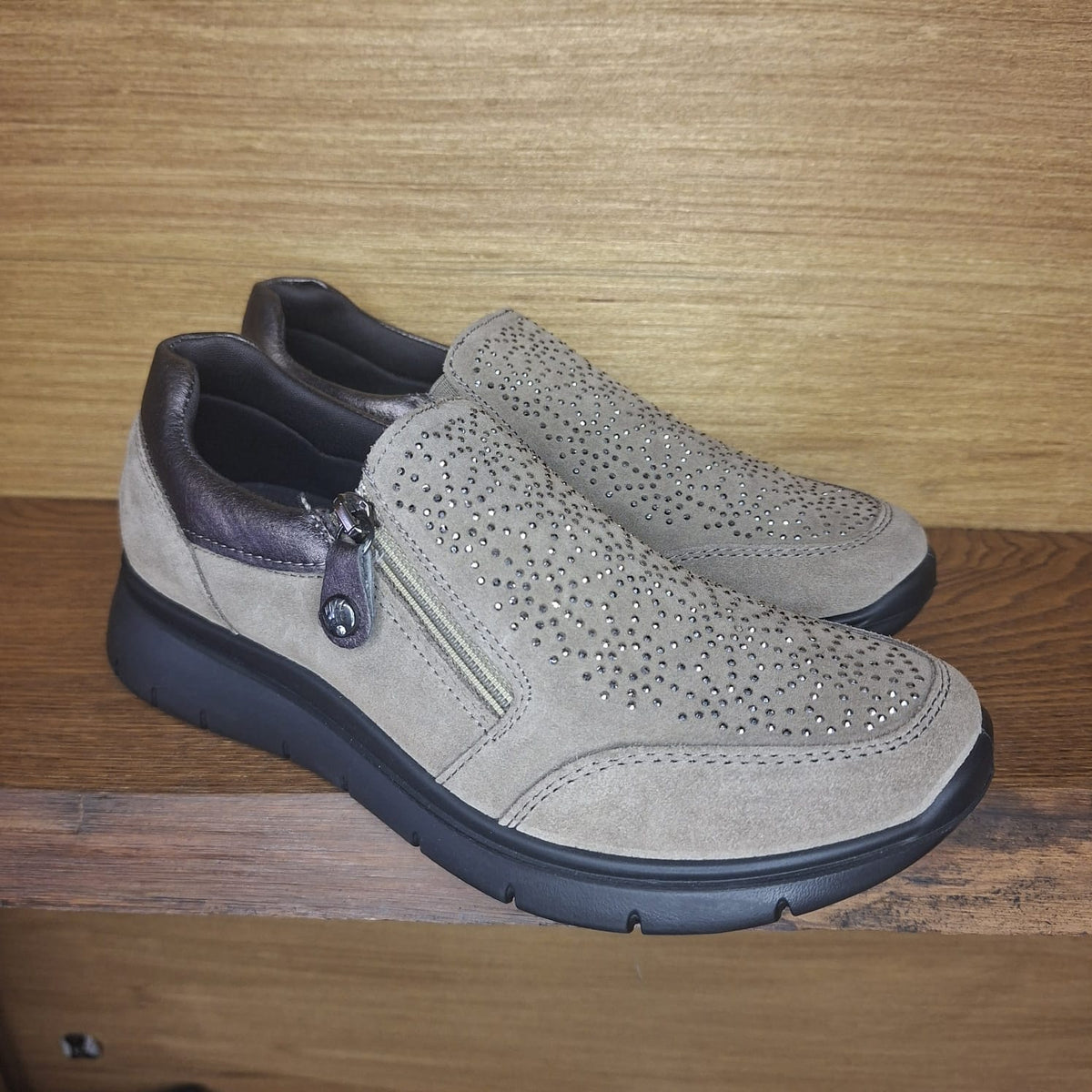 Sneaker con lampo Enval Soft 67651 FANGO