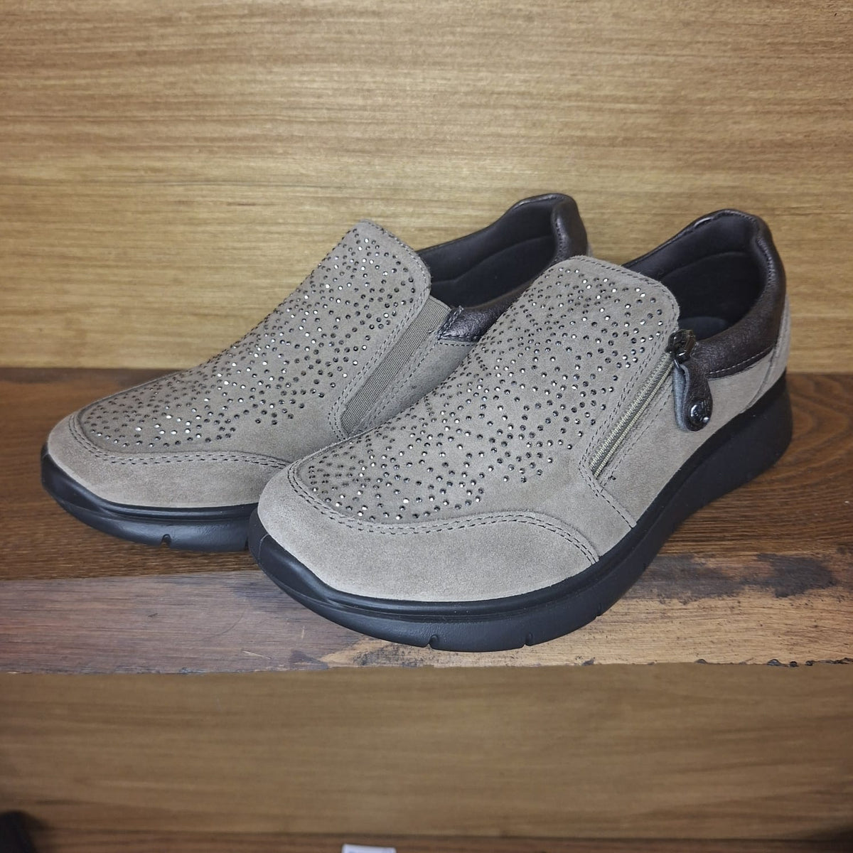 Sneaker con lampo Enval Soft 67651 FANGO