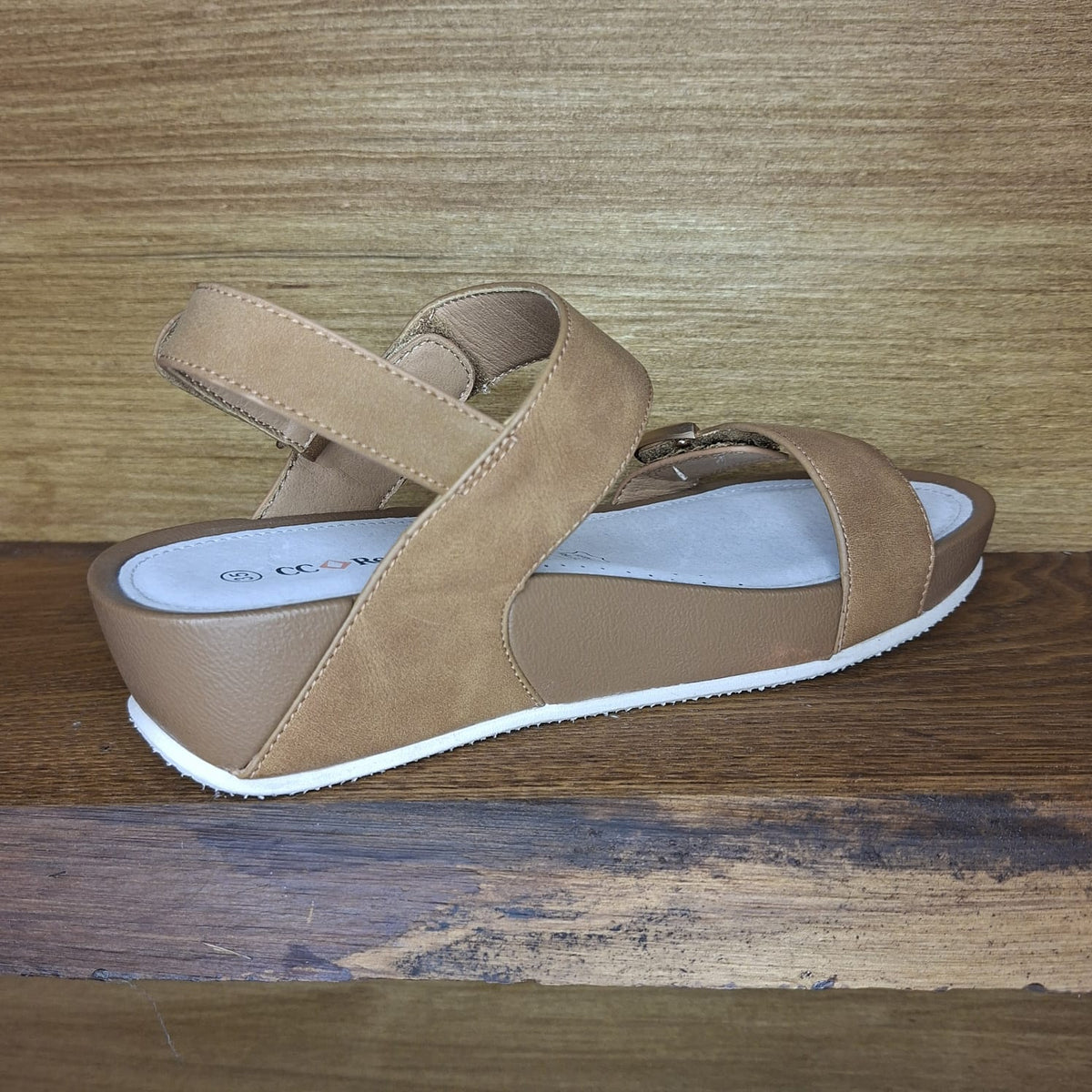 Sandalo molto comodo con triplo stretch CC Resort Finnegan Tan