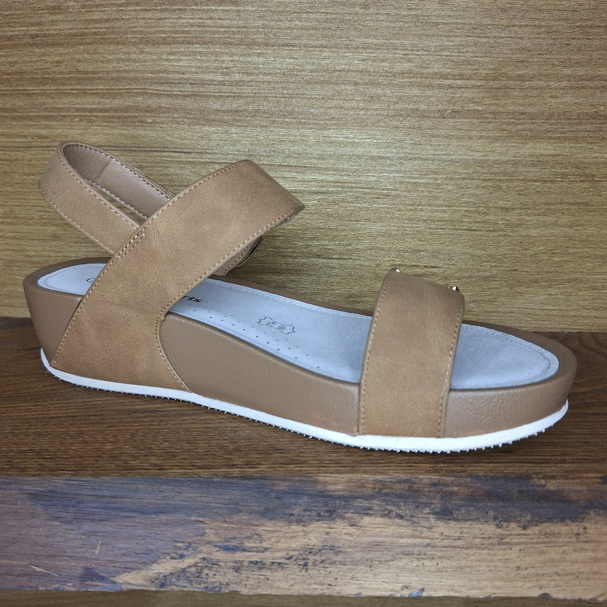 Sandalo molto comodo con triplo stretch CC Resort Finnegan Tan