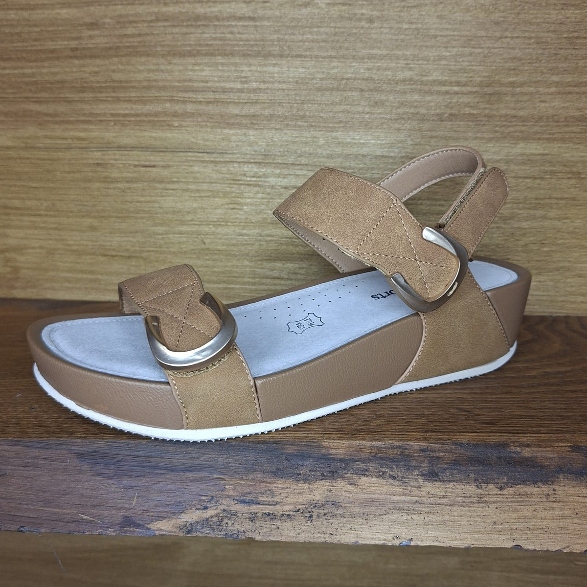 Sandalo molto comodo con triplo stretch CC Resort Finnegan Tan