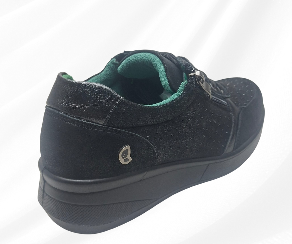 Scarpa con lacci e lampo e plantare in memory foam J63107 black