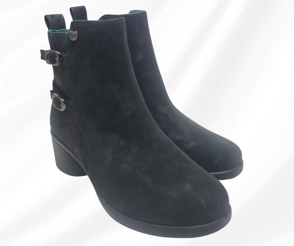 Stivaletto molto comodo con tacco e plantare in memory J53597 BLACK
