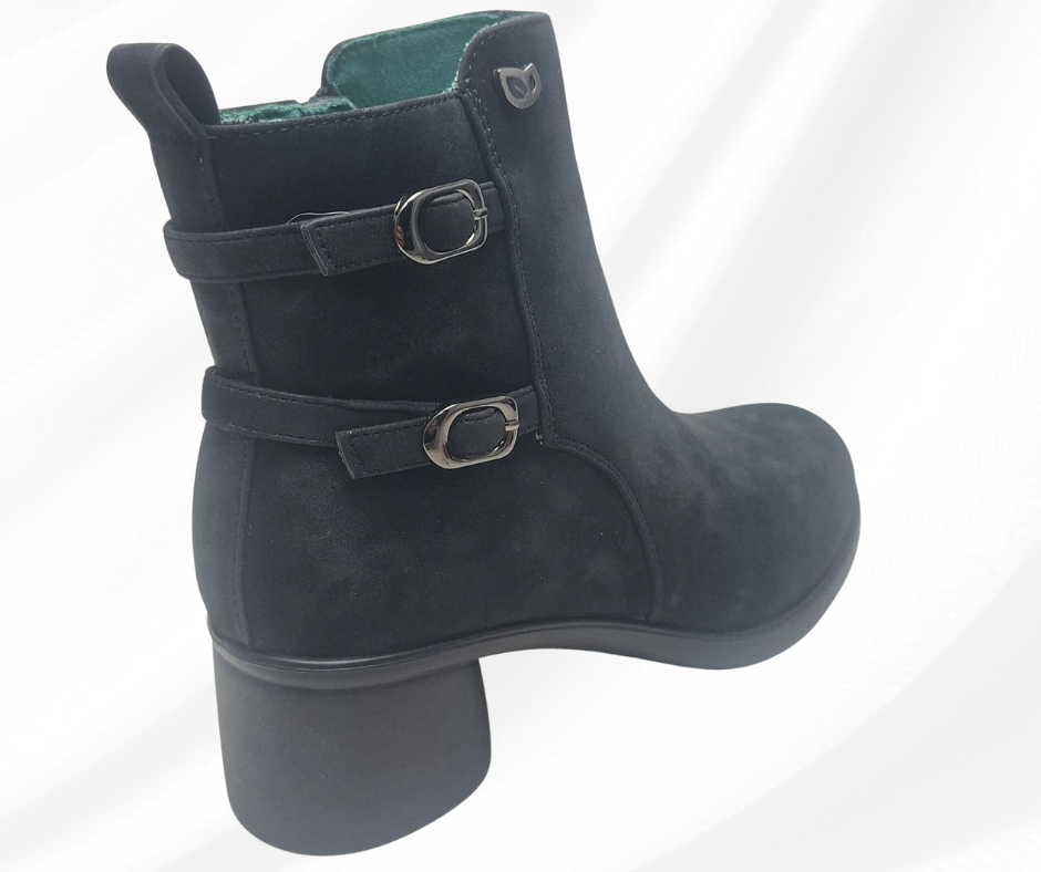 Stivaletto molto comodo con tacco e plantare in memory J53597 BLACK