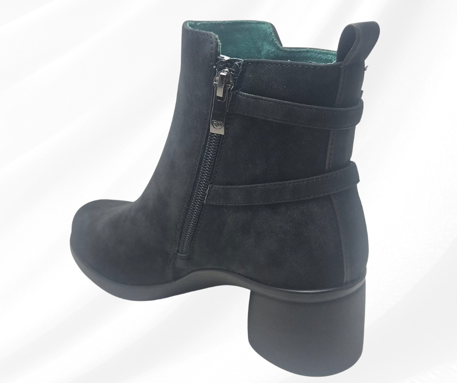 Stivaletto molto comodo con tacco e plantare in memory J53597 BLACK