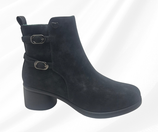 Stivaletto molto comodo con tacco e plantare in memory J53597 BLACK