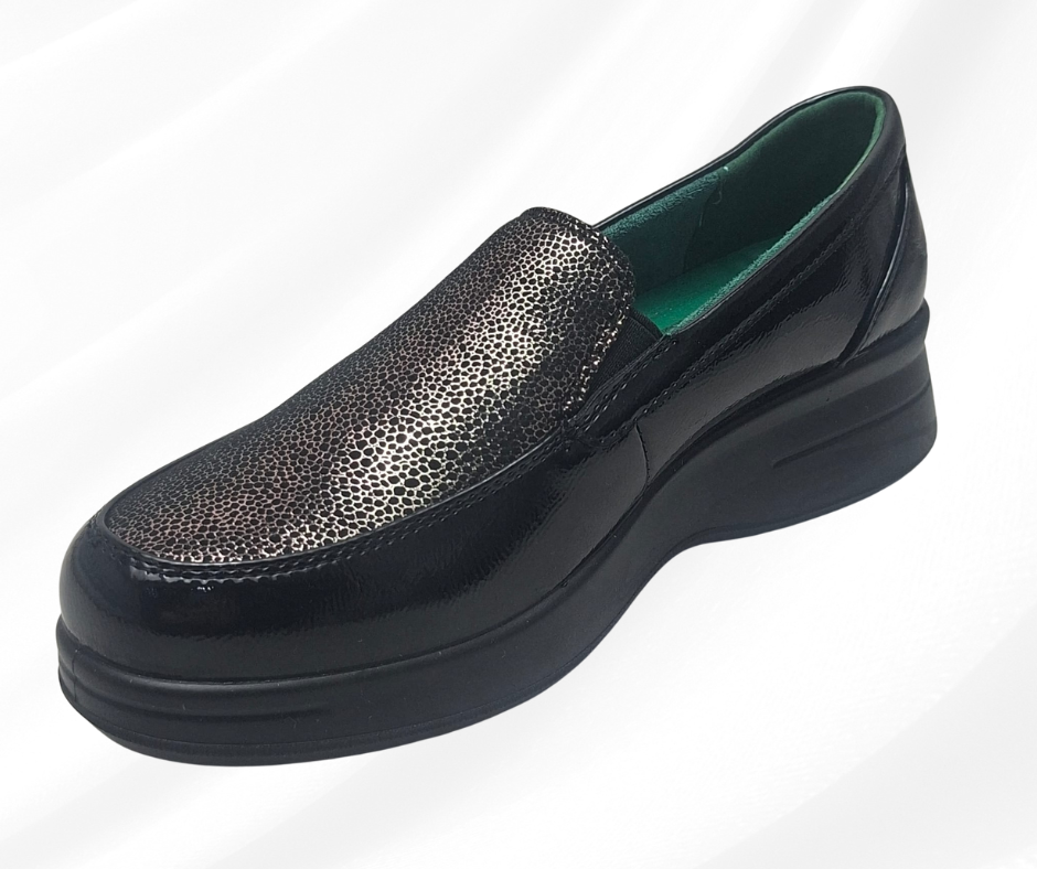 Mocassino a pianta larga con plantare memory foam J63105 BLACK