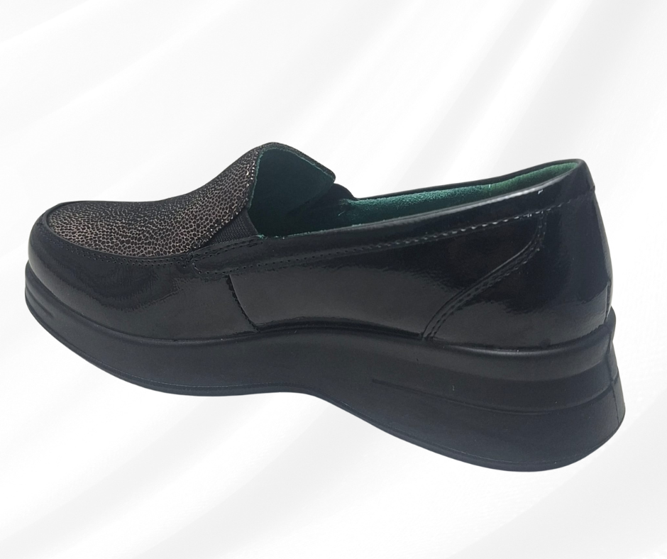 Mocassino a pianta larga con plantare memory foam J63105 BLACK