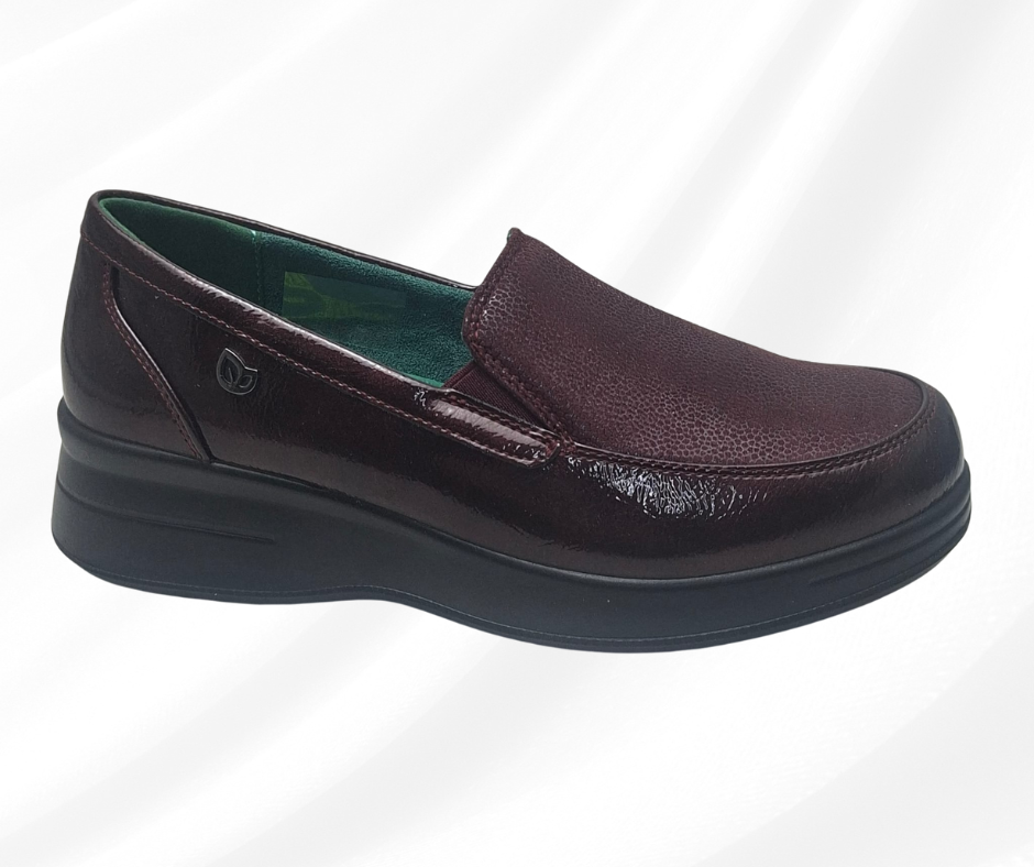 Mocassino a pianta larga con plantare memory foam J63105 BURGUNDY