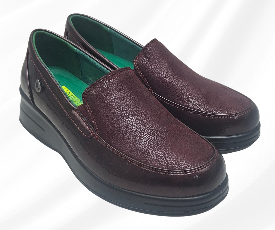 Mocassino a pianta larga con plantare memory foam J63105 BURGUNDY