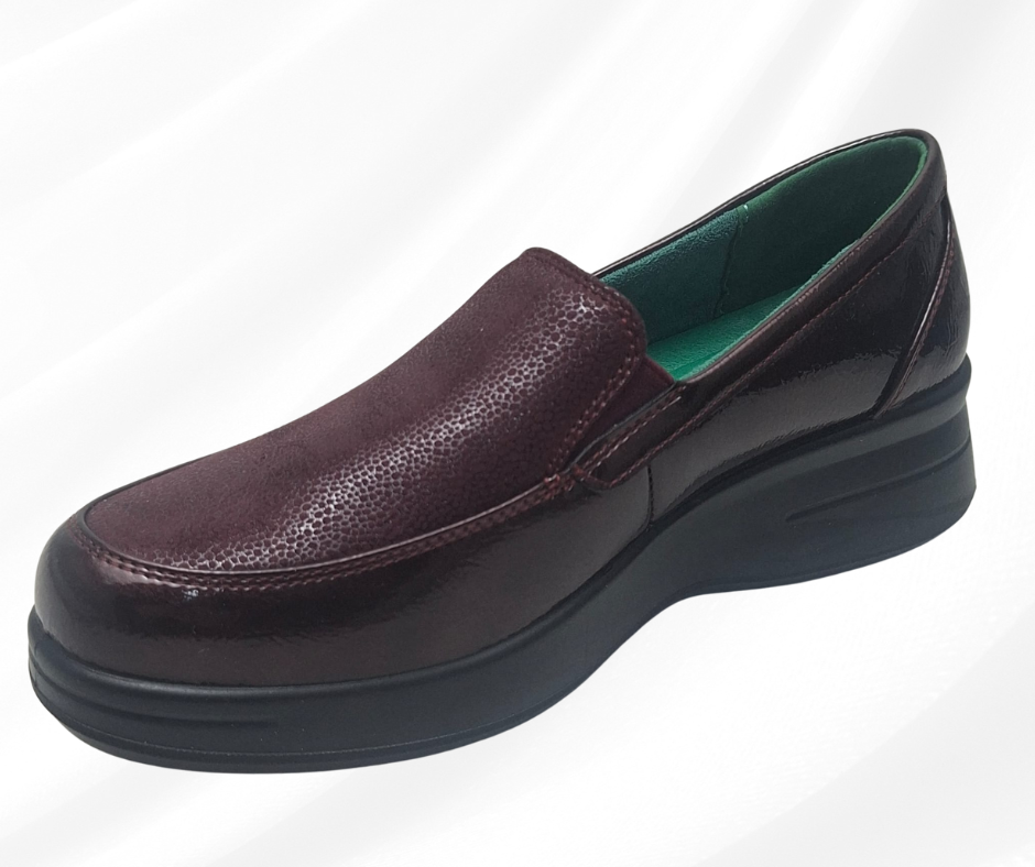Mocassino a pianta larga con plantare memory foam J63105 BURGUNDY