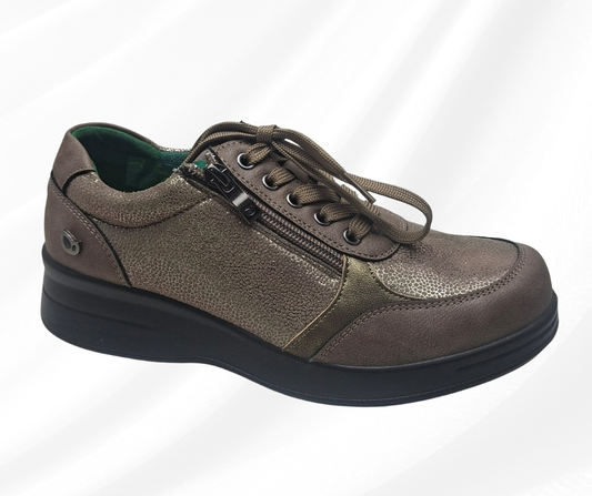 Scarpa con lacci e lampo e plantare in memory foam J63107 taupe