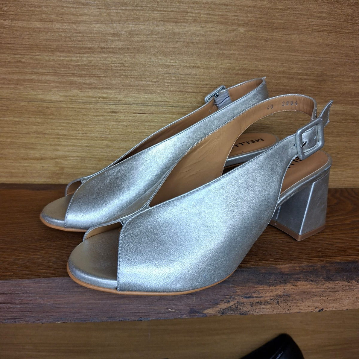 Sandalo in pelle con tacco Melluso N622W avana