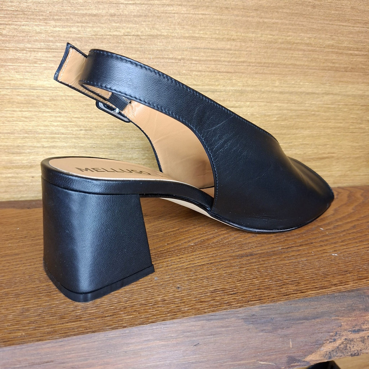 Sandalo in pelle con tacco Melluso N622W nero