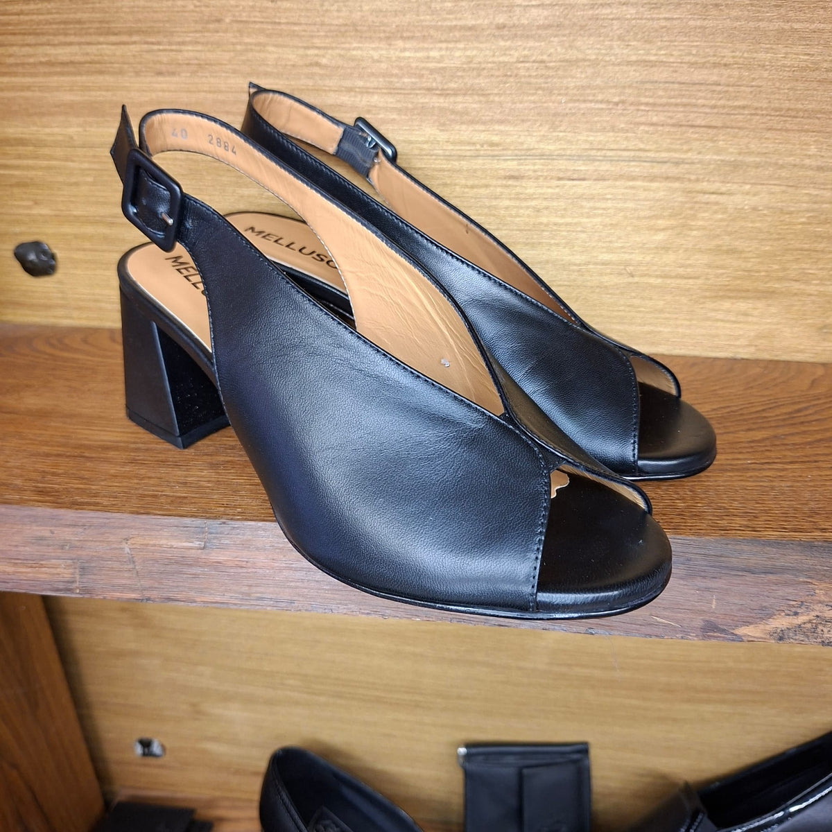 Sandalo in pelle con tacco Melluso N622W nero
