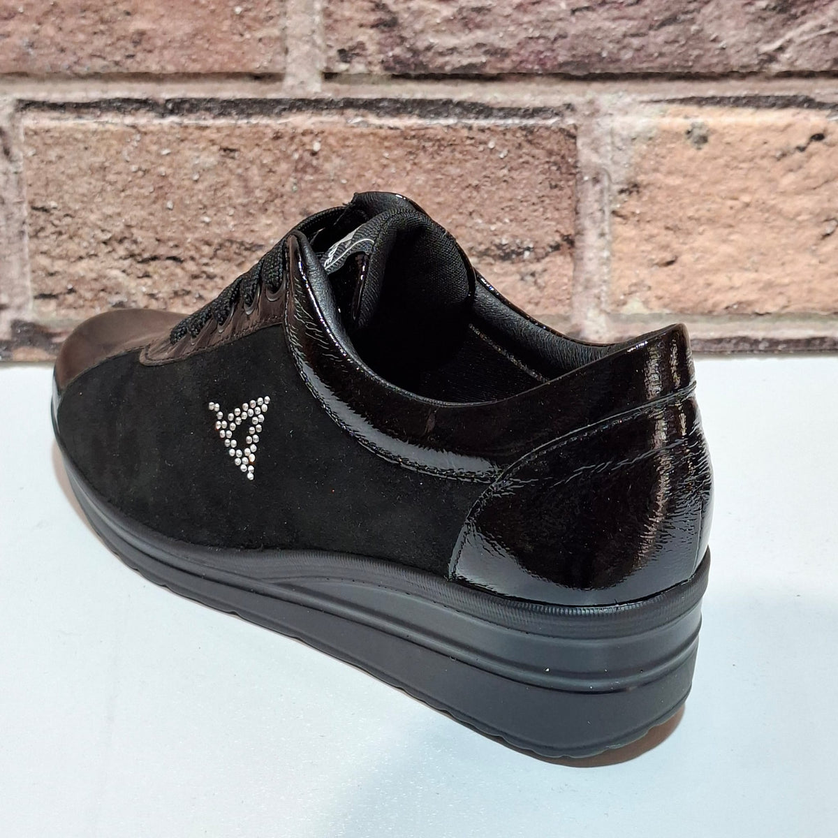 Scarpa donna con lacci VD204F black