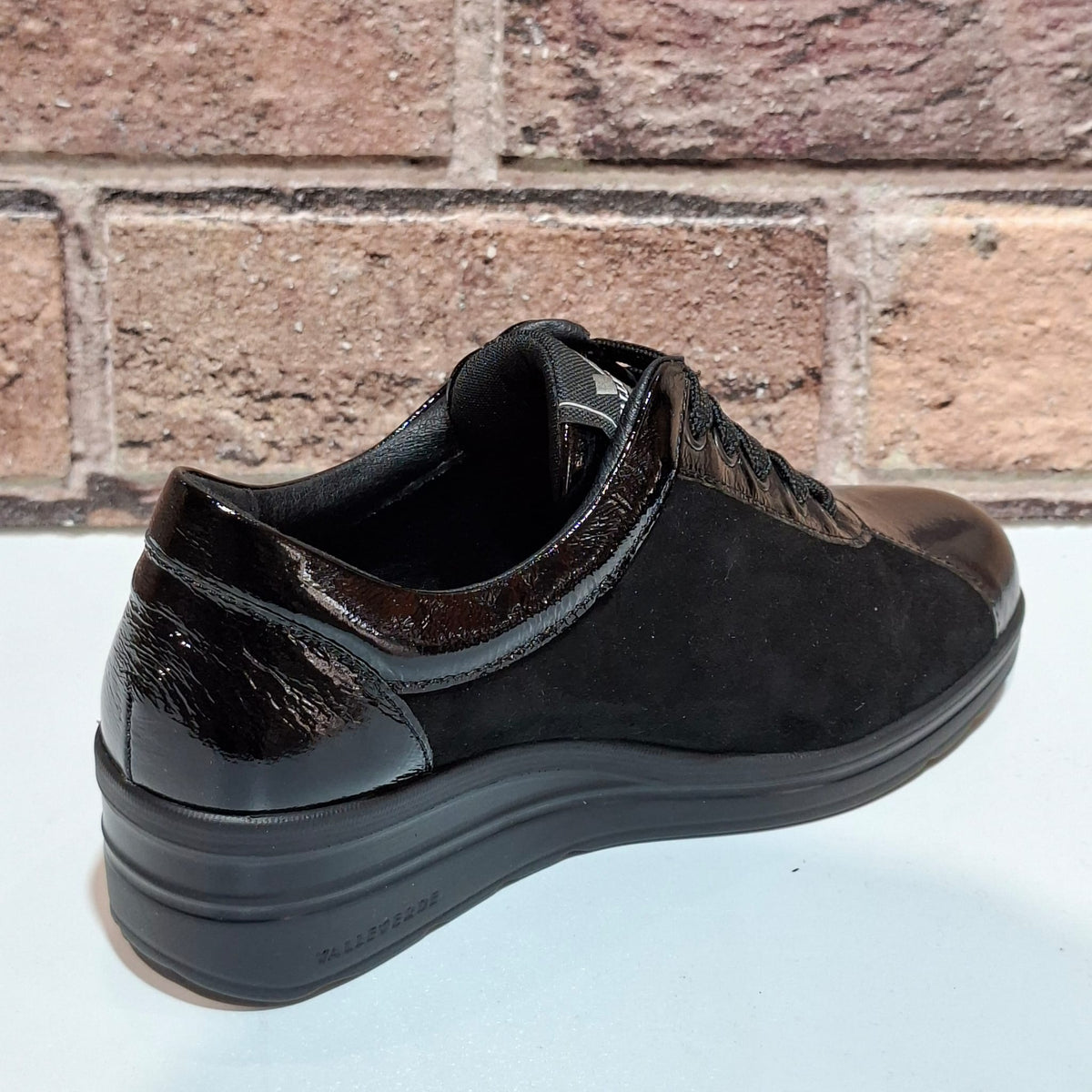 Scarpa donna con lacci VD204F black